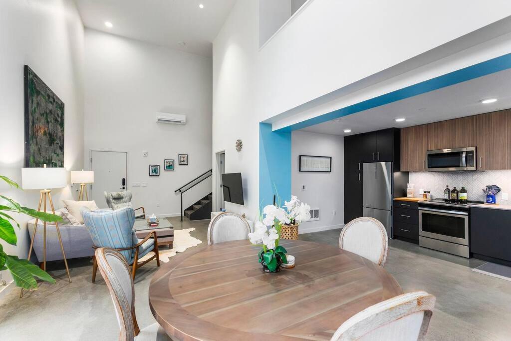 Airy And Open Corner Loft - 92 Walkscore Редмонд Екстер'єр фото