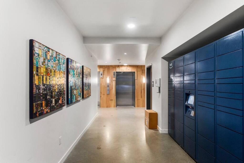 Airy And Open Corner Loft - 92 Walkscore Редмонд Екстер'єр фото